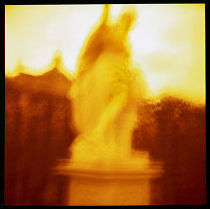 Вена, 2012 г.  Камера Diana F+, пленка Lomography Redscale, мультиэкспозиция